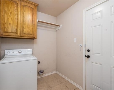 207 Locust - Photo Thumbnail 14
