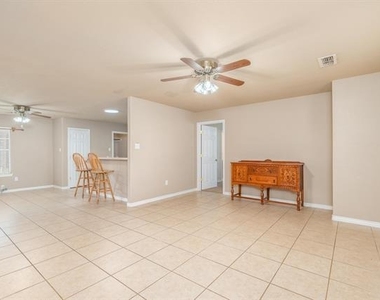 207 Locust - Photo Thumbnail 5