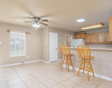 207 Locust - Photo Thumbnail 6