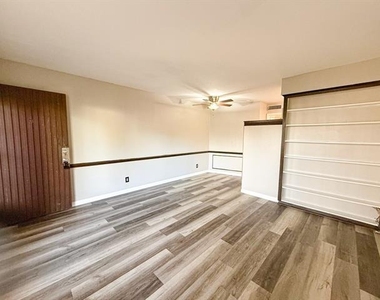 5001 Bowser Avenue - Photo Thumbnail 4