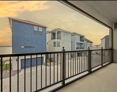 802 Resort Drive - Photo Thumbnail 2