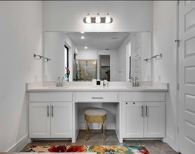802 Resort Drive - Photo Thumbnail 29
