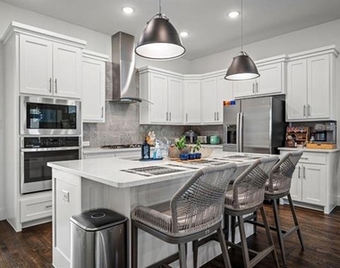 802 Resort Drive - Photo Thumbnail 13