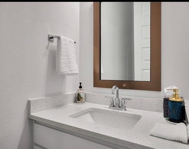 802 Resort Drive - Photo Thumbnail 20