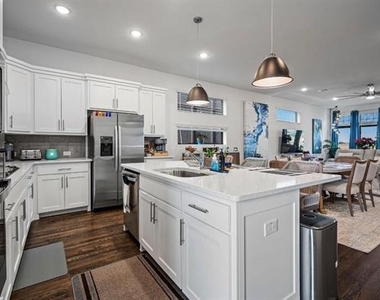802 Resort Drive - Photo Thumbnail 14