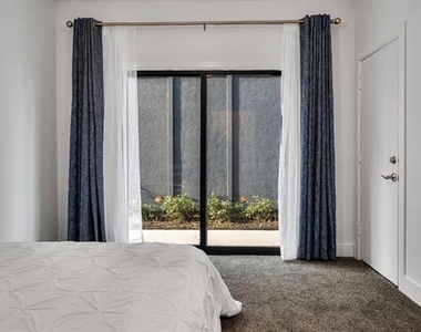 802 Resort Drive - Photo Thumbnail 8