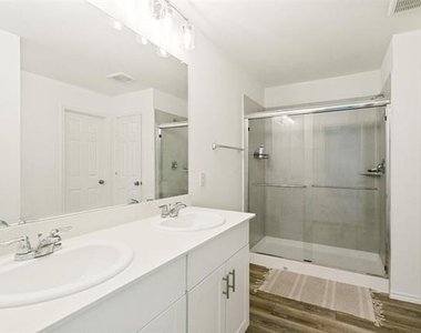 242 Lake Erie Drive - Photo Thumbnail 7