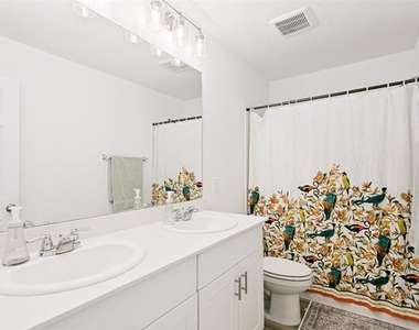 242 Lake Erie Drive - Photo Thumbnail 10
