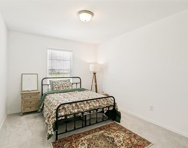 242 Lake Erie Drive - Photo Thumbnail 8