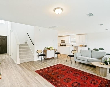 242 Lake Erie Drive - Photo Thumbnail 2