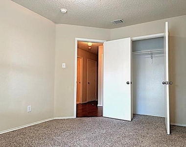 9805 Nixon Drive - Photo Thumbnail 17