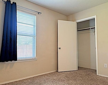 9805 Nixon Drive - Photo Thumbnail 21