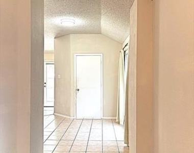 9805 Nixon Drive - Photo Thumbnail 6