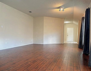 9805 Nixon Drive - Photo Thumbnail 3