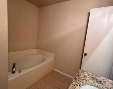 9805 Nixon Drive - Photo Thumbnail 34