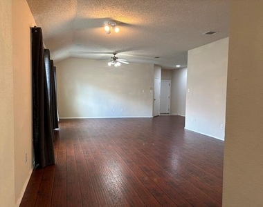 9805 Nixon Drive - Photo Thumbnail 5