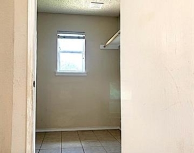 9805 Nixon Drive - Photo Thumbnail 7