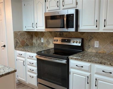 5180 Western Plains Avenue - Photo Thumbnail 8