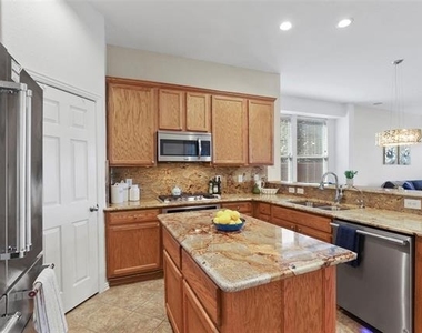 11086 Mansfield Drive - Photo Thumbnail 7
