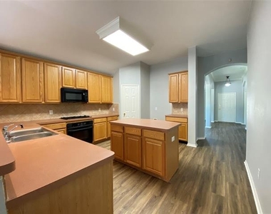 1045 Ducks Landing - Photo Thumbnail 10