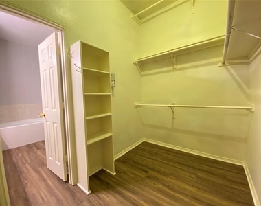 1045 Ducks Landing - Photo Thumbnail 17