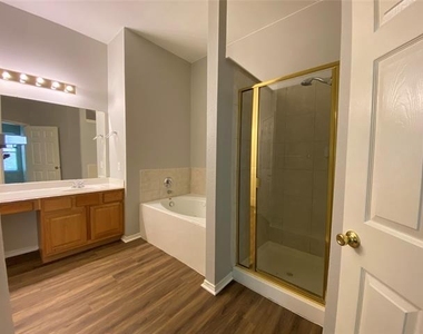 1045 Ducks Landing - Photo Thumbnail 15
