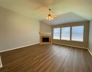 1045 Ducks Landing - Photo Thumbnail 12