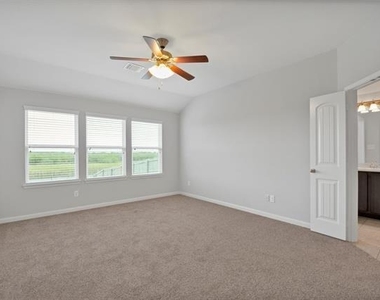 5100 Royal Springs Drive - Photo Thumbnail 18