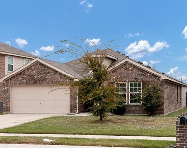 5100 Royal Springs Drive - Photo Thumbnail 2