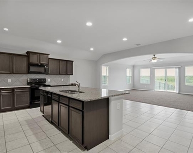 5100 Royal Springs Drive - Photo Thumbnail 10