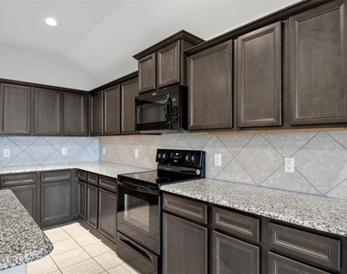 5100 Royal Springs Drive - Photo Thumbnail 13