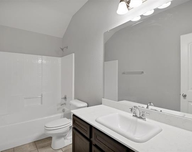 5100 Royal Springs Drive - Photo Thumbnail 6
