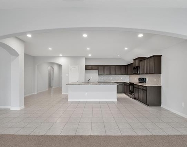 5100 Royal Springs Drive - Photo Thumbnail 14