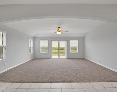 5100 Royal Springs Drive - Photo Thumbnail 15