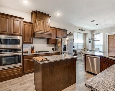 672 Harris Ridge Drive - Photo Thumbnail 10