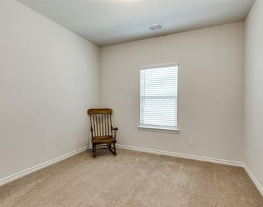 672 Harris Ridge Drive - Photo Thumbnail 14