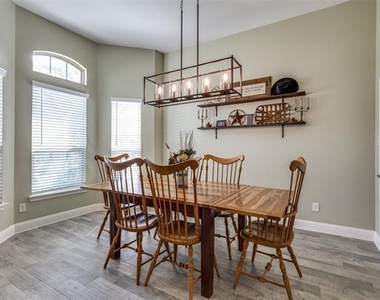 672 Harris Ridge Drive - Photo Thumbnail 2