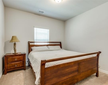 672 Harris Ridge Drive - Photo Thumbnail 13