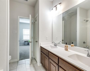 672 Harris Ridge Drive - Photo Thumbnail 15