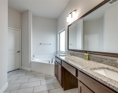 672 Harris Ridge Drive - Photo Thumbnail 20