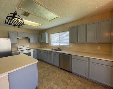 12010 Rosedown Lane - Photo Thumbnail 13
