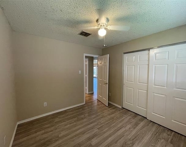 12010 Rosedown Lane - Photo Thumbnail 21