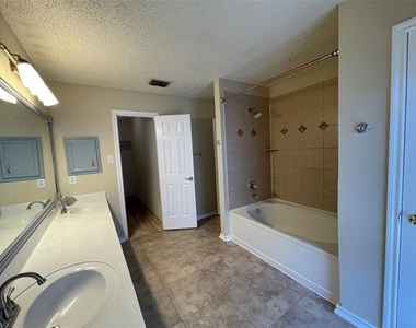 12010 Rosedown Lane - Photo Thumbnail 27
