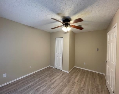 12010 Rosedown Lane - Photo Thumbnail 4