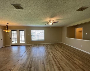 12010 Rosedown Lane - Photo Thumbnail 15