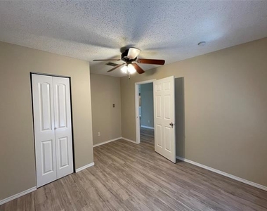 12010 Rosedown Lane - Photo Thumbnail 3