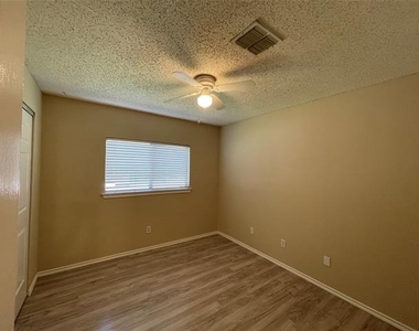 12010 Rosedown Lane - Photo Thumbnail 20