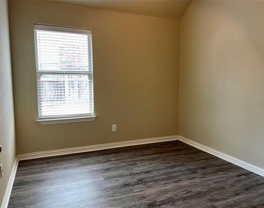 605 Knollwood Trail Court - Photo Thumbnail 7
