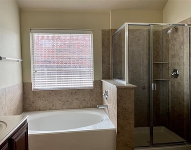 605 Knollwood Trail Court - Photo Thumbnail 6