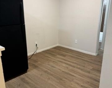115 W Rogers Street - Photo Thumbnail 2
